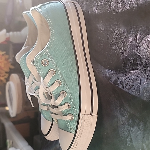 Converse - Picture 2 of 5